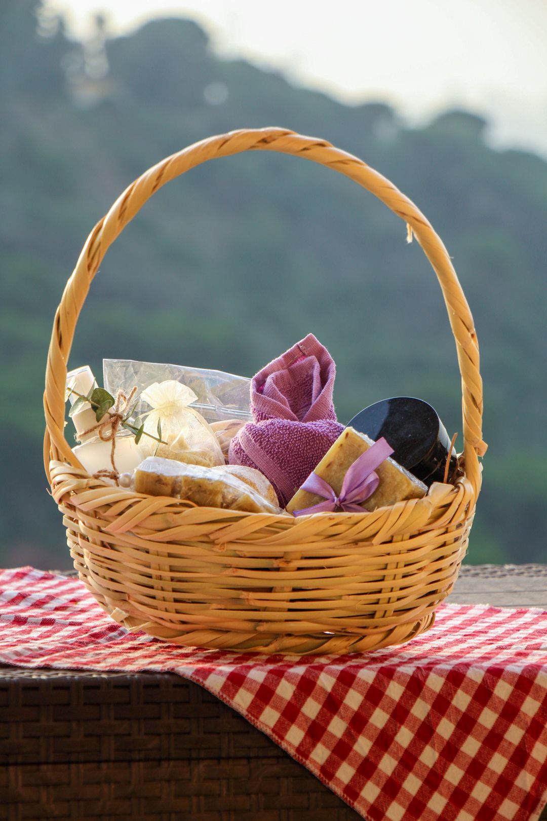 The Beit el Jabal basket in lavender: soap tied with lilac ribbon, loofah soap, body cream and a lilac towel